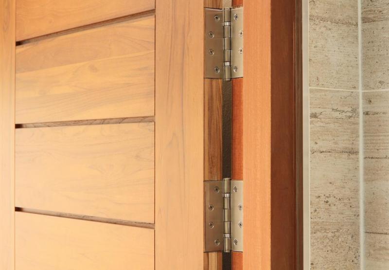 Porte int&eacute;rieure ou porte ext&eacute;rieure, quel bois privil&eacute;gier selon l'usage &agrave; Reims ?
