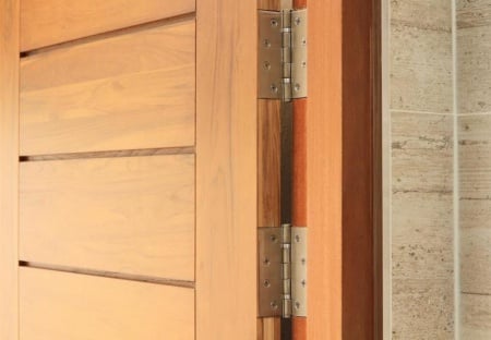 Porte int&eacute;rieure ou porte ext&eacute;rieure, quel bois privil&eacute;gier selon l'usage &agrave; Reims ?